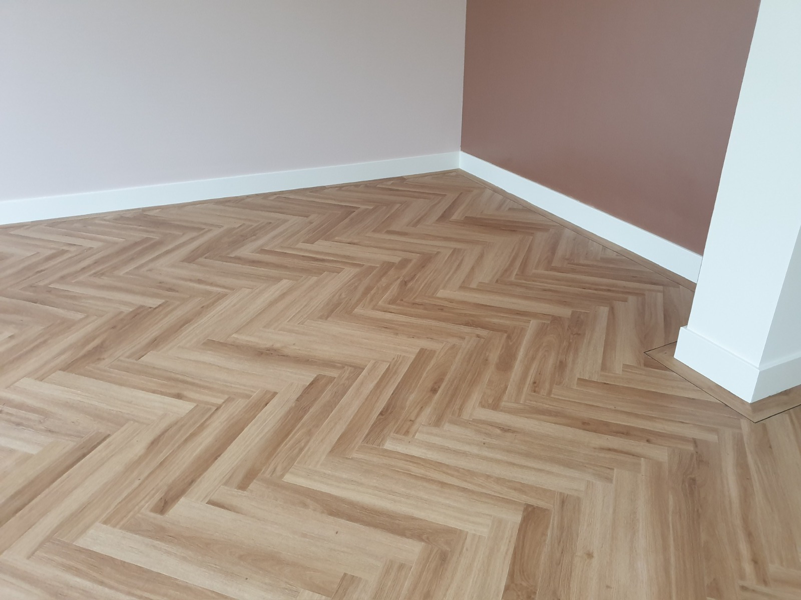 PVC vloer gelegd door Verhaar Stoffering